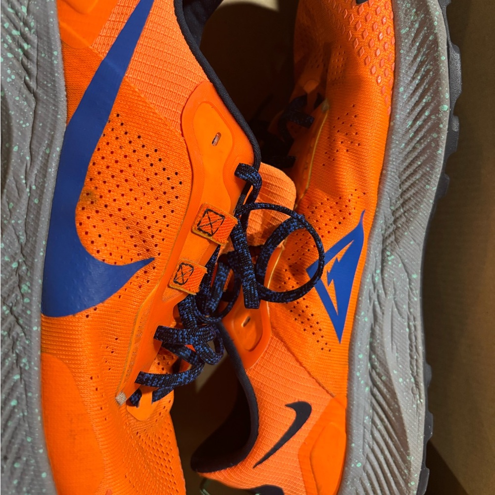 Nike ACG 10.5 Orange and Blue - Picture 2 of 4